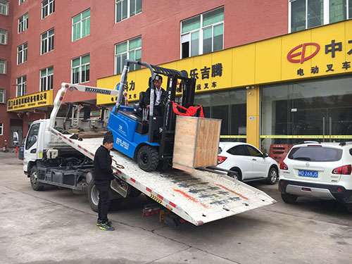 廈門電動(dòng)叉車公司，銷售比亞迪電動(dòng)叉車2.5噸一臺(tái)