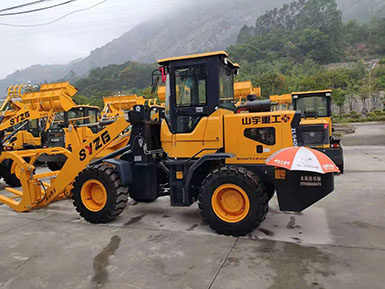 恭喜羅總喜提新車，山宇裝載機(jī)940走起，山宇重工，助您成功！